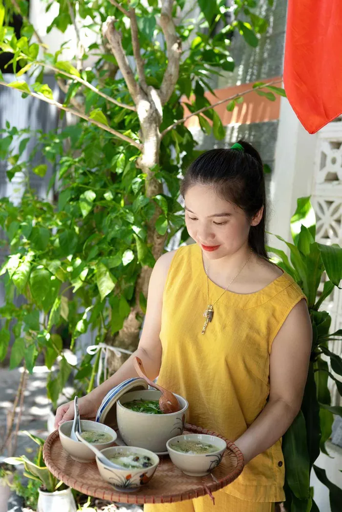 Đem ‘hạt ngọc trời’ nấu chung với con đen sì bé tí, mẹ đảm Quảng Nam khiến ai cũng bất ngờ khi thấy thành quả