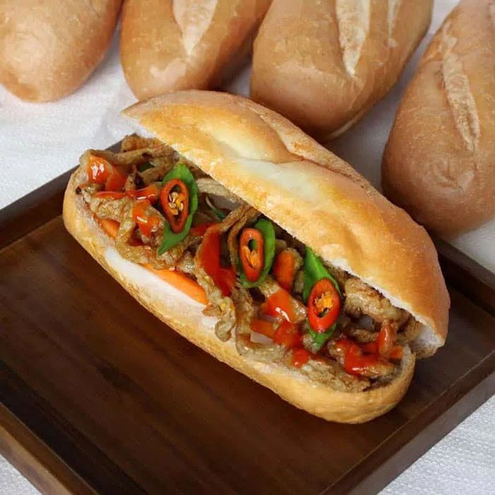 Độc đáo 11 Món Bánh Mì Ngon Mê Mẩn ở Quy Nhơn