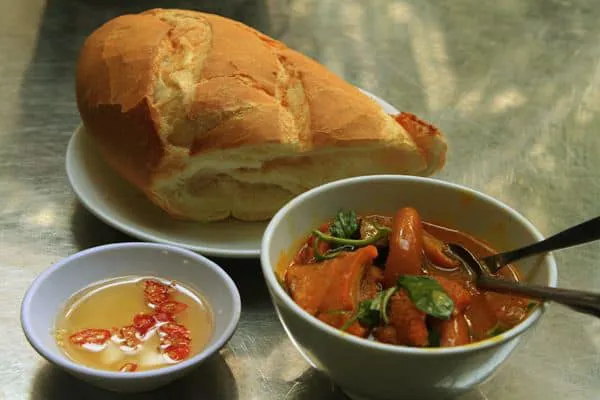 Độc đáo 11 Món Bánh Mì Ngon Mê Mẩn ở Quy Nhơn