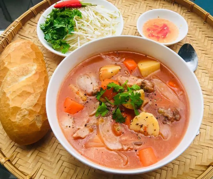 Độc đáo 11 Món Bánh Mì Ngon Mê Mẩn ở Quy Nhơn