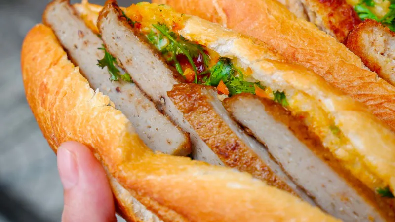 Độc đáo 11 Món Bánh Mì Ngon Mê Mẩn ở Quy Nhơn