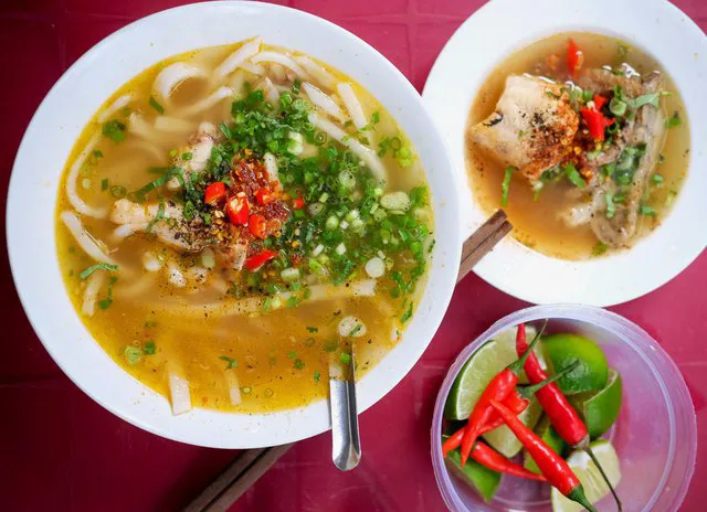Độc đáo món cháo bánh canh nửa quen nửa lạ, chinh phục thực khách đến Quảng Bình