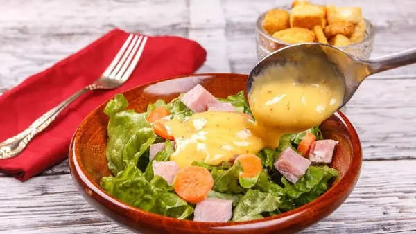 Gợi ý 2 cách làm sốt trộn salad cho thực đơn ăn kiêng lành mạnh