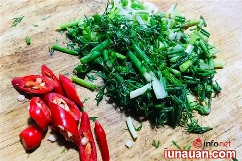 Hướng dẫn cách làm món bao tử cá ba sa xào cải chua vừa ngon vừa giòn !