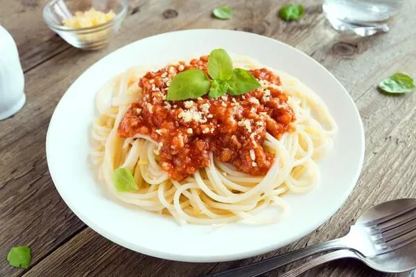 Hướng dẫn cách làm spaghetti ngon hấp dẫn đậm hương vị của Ý
