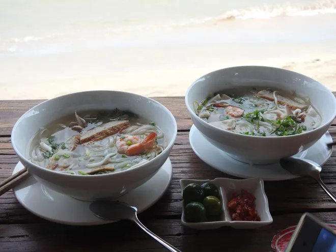 Hương vị quê hương: Bánh canh hải sản ở cửa biển An Bàng