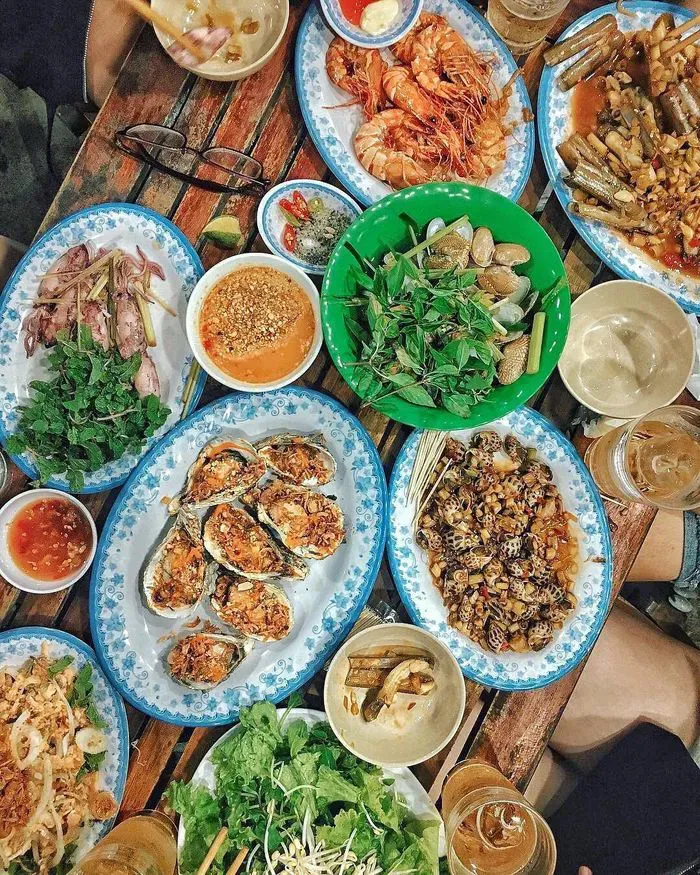 Lẩu ngũ hành âm dương vừa ngon vừa bắt mắt ở Phan Thiết