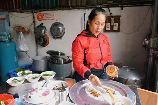 Lý do bánh cuốn Hà Giang chấm nước xương