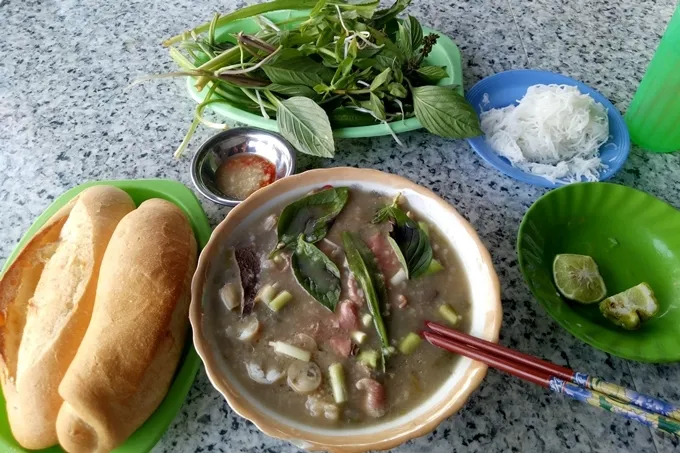 Món cháo bò bún tươi độc lạ tại An Giang