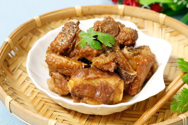 Món sườn kho: Chia sẻ 3 cách kho sườn ngon miễn chê tại nhà