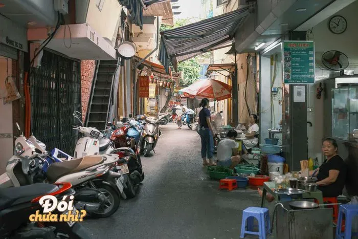 Một ngày ăn toàn “siêu phẩm” tại ngõ ẩm thực Trung Yên