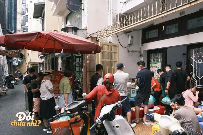 Một ngày ăn toàn “siêu phẩm” tại ngõ ẩm thực Trung Yên