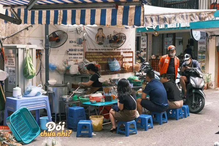 Một ngày ăn toàn “siêu phẩm” tại ngõ ẩm thực Trung Yên