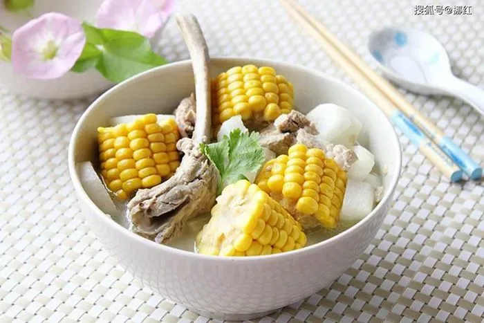 Nấu canh sườn heo mắc 3 sai lầm này khiến thịt dai, mất chất