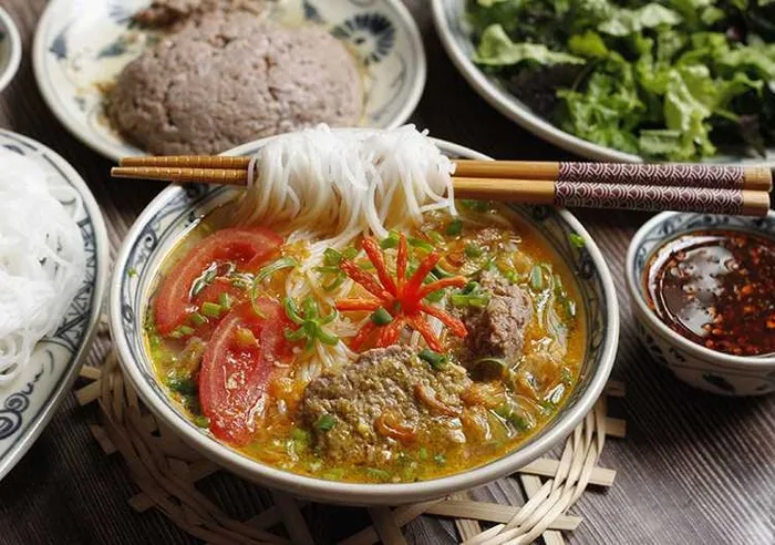 Sáng cuối tuần, đãi cả nhà bún riêu cua ‘homemade’ chuẩn vị, ngon miễn chê