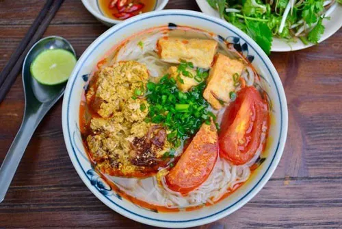 Sáng cuối tuần, đãi cả nhà bún riêu cua ‘homemade’ chuẩn vị, ngon miễn chê