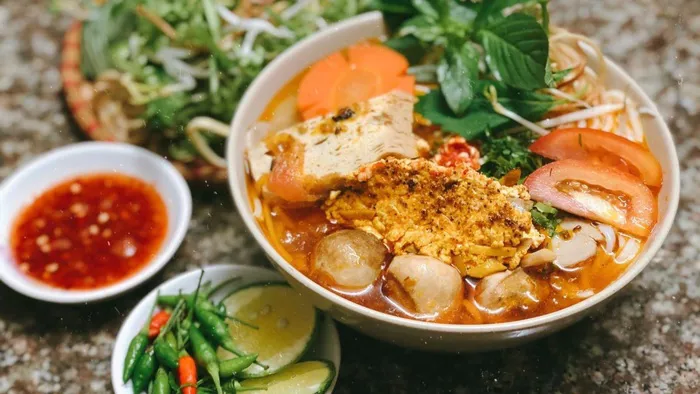 Sáng cuối tuần, đãi cả nhà bún riêu cua ‘homemade’ chuẩn vị, ngon miễn chê