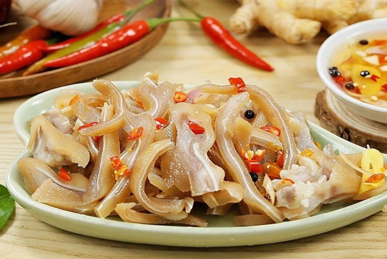 Tai heo không chỉ làm nộm, chế biến theo 4 cách này ngon giòn sần sật, trở thành món ăn ‘đắt khách’ trong mâm cơm nhà