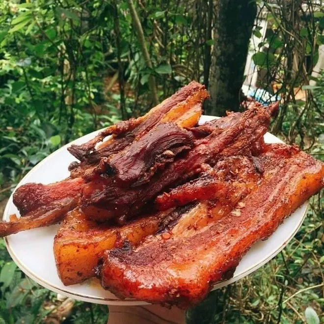 Thịt treo gác bếp – đặc sản “độc, lạ” của vùng cao