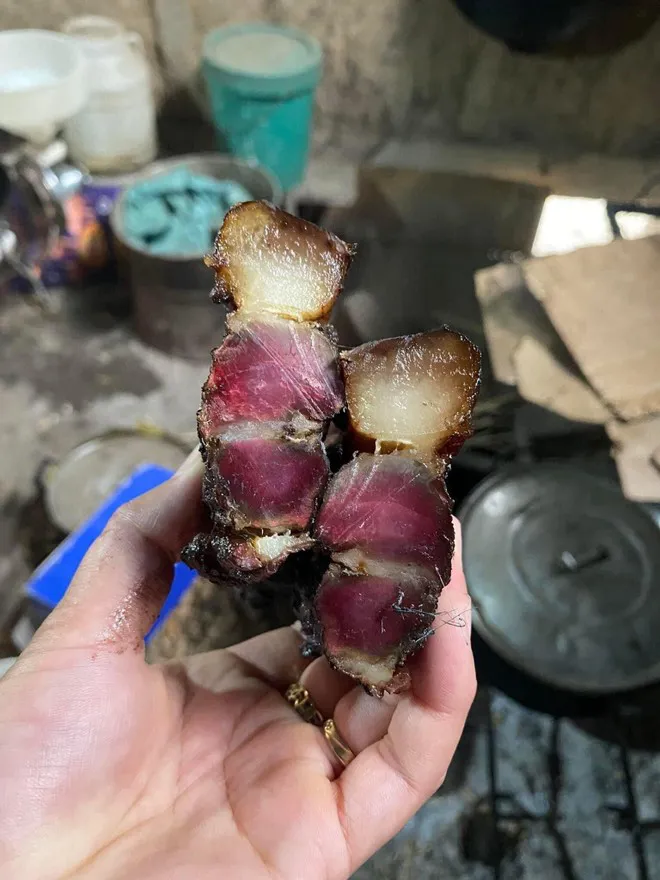 Thịt treo gác bếp – đặc sản “độc, lạ” của vùng cao