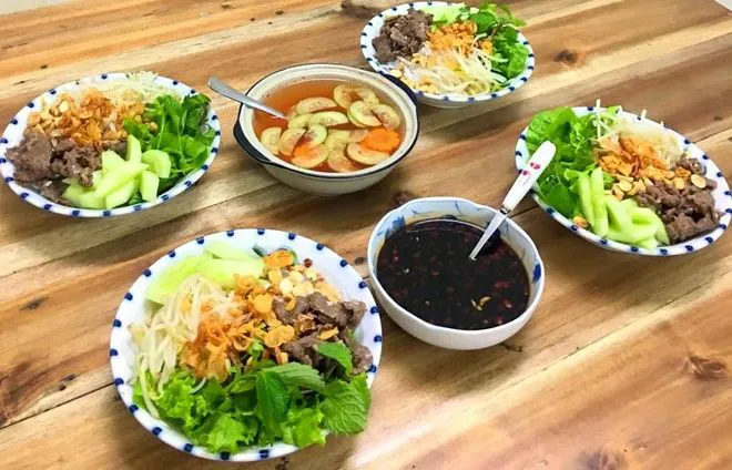 Tự làm món bún bò Nam Bộ thơm ngon tại nhà