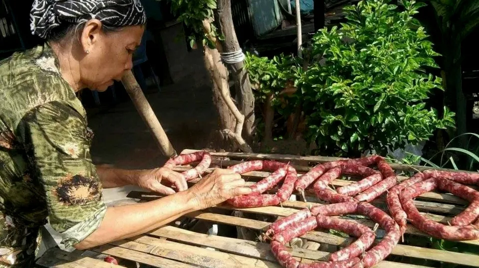 Về Vũng Tàu thưởng thức lẩu mực nấu chao và bún gân cá ngừ