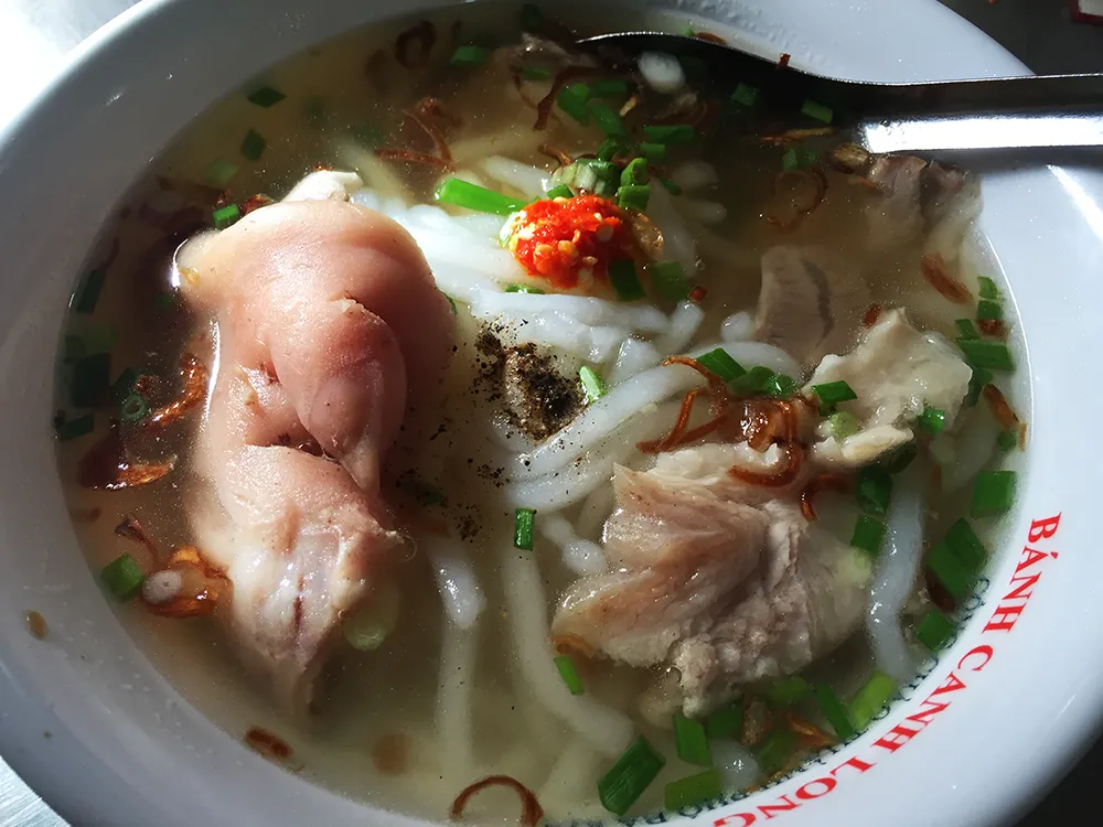 Bánh canh bột lọc giò heo nổi tiếng nhất Bà Rịa