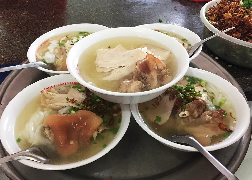 Bánh canh bột lọc giò heo nổi tiếng nhất Bà Rịa