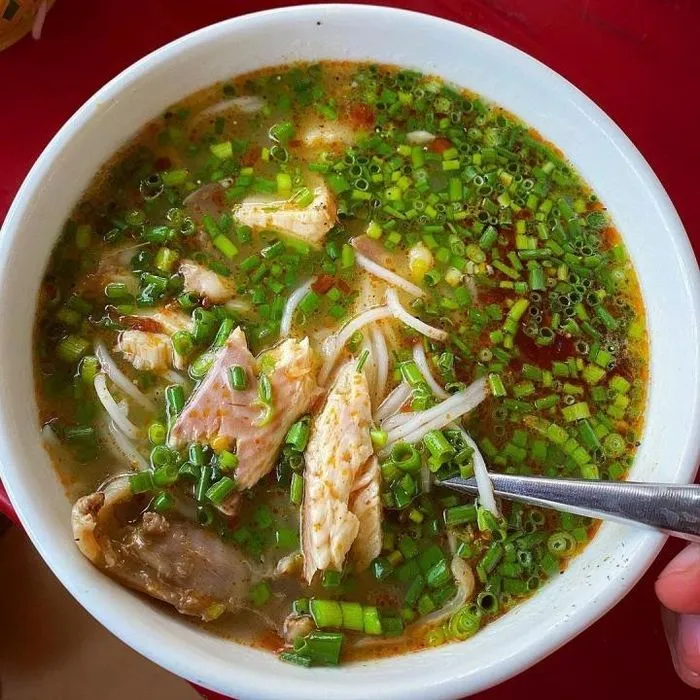 Bánh canh – đặc sản bình dân vạn người mê ở Quảng Bình