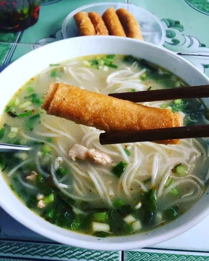 Bánh canh – đặc sản bình dân vạn người mê ở Quảng Bình