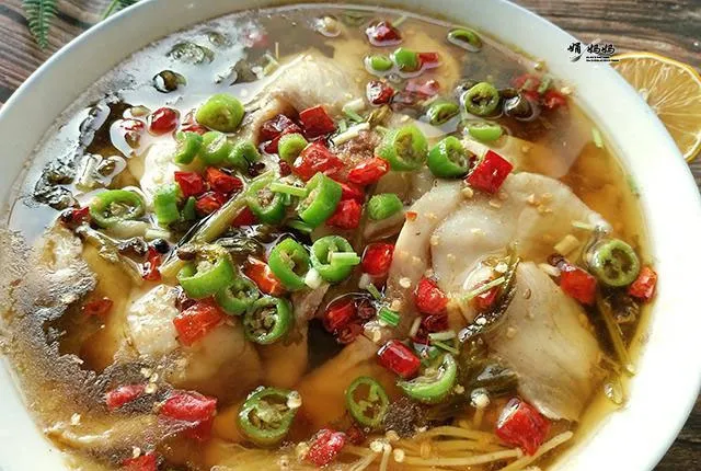 Bí quyết nấu canh cá không tanh, không nát ngày mưa bão