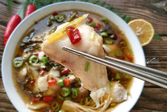 Bí quyết nấu canh cá không tanh, không nát ngày mưa bão