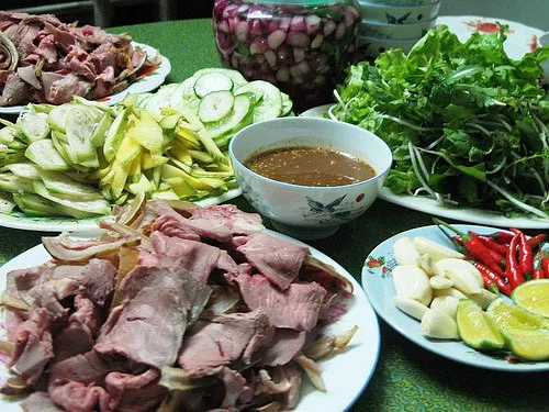 Bò tái Cầu Mống