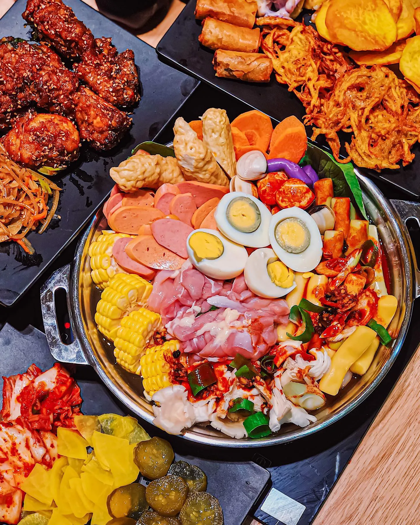 Buffet Hàn chuẩn vị và ẩm thực trời Âu ngon mê li với steak, pasta cùng không gian lãng mạ