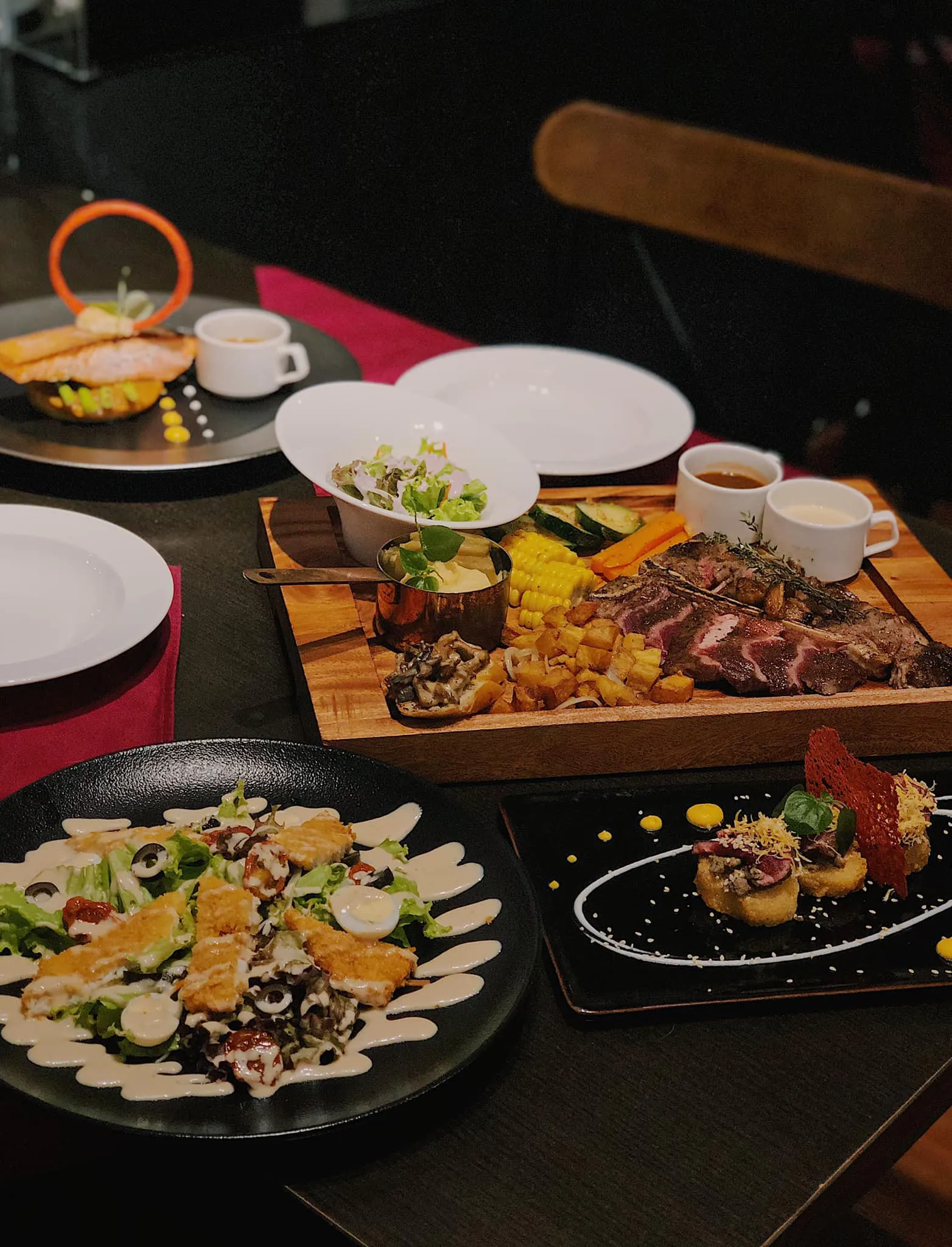 Buffet Hàn chuẩn vị và ẩm thực trời Âu ngon mê li với steak, pasta cùng không gian lãng mạ