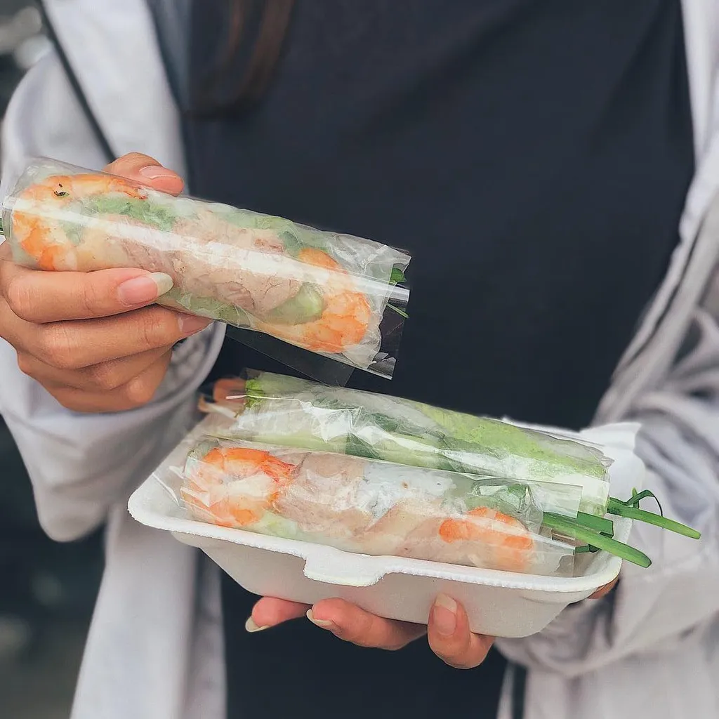 Burger đĩa bay và 3 kiểu bánh mì lạ vị ở TP.HCM