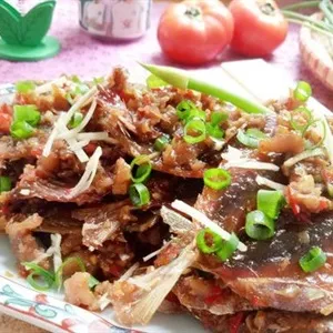 Cá chỉ vàng rim mắm