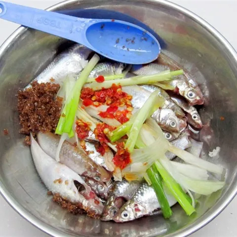 Cá linh kho tương