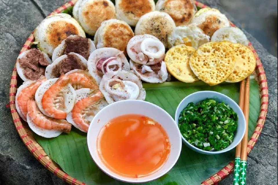 Cá lóc cuốn bánh hỏi