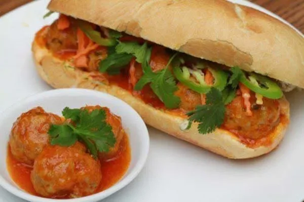 Cách làm bánh mì xíu mại lạ miệng mà vẫn ngon – bổ – rẻ cho bữa sáng