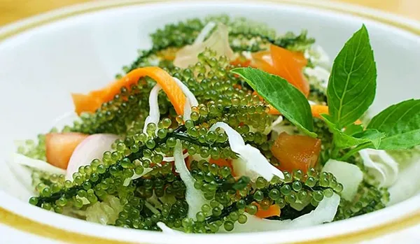 Cách làm salad rong nho cá hồi không tanh, giàu dinh dưỡng