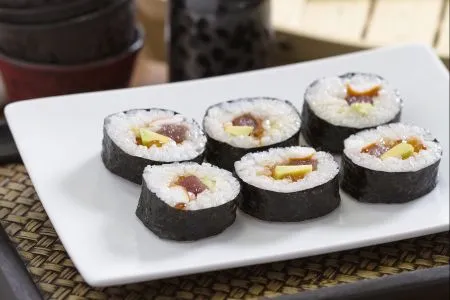 Cách làm Sushi Futomaki đúng kiểu Nhật Bản