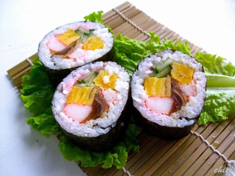 Cách làm Sushi Futomaki đúng kiểu Nhật Bản