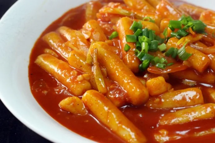 Cách làm tokbokki bằng bột gạo đơn giản| Làm bánh gạo ngon tại nhà