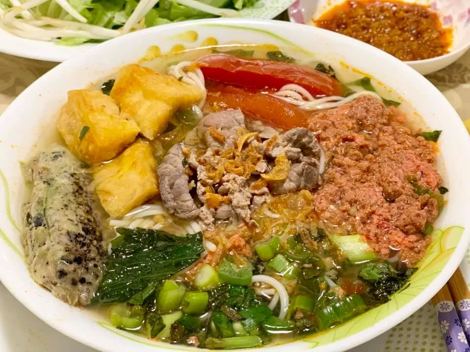 Cách ướp thịt làm bún chả “chuẩn không cần chỉnh”, ngon không kém ngoài hàng