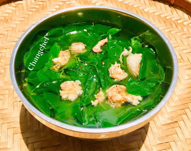 Canh sườn nấu chua