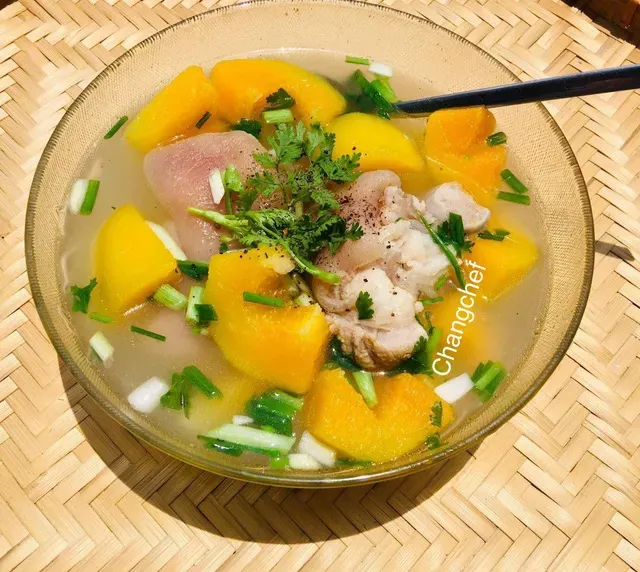 Canh sườn nấu chua