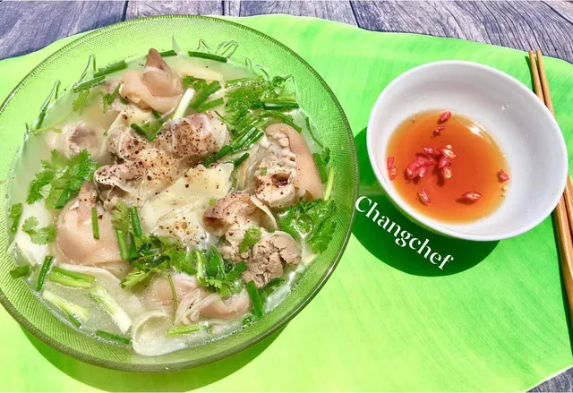 Canh sườn nấu chua