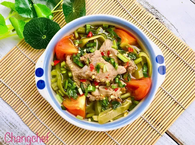 Canh sườn nấu chua