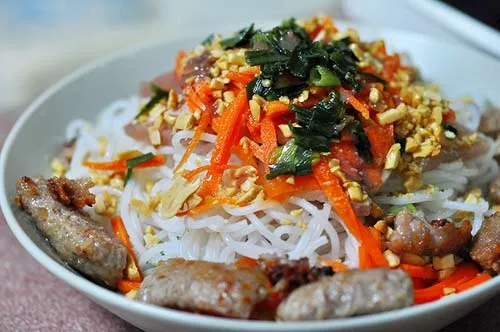 [Chế biến] – Bún thịt luộc, nem rán và mắm ruốc